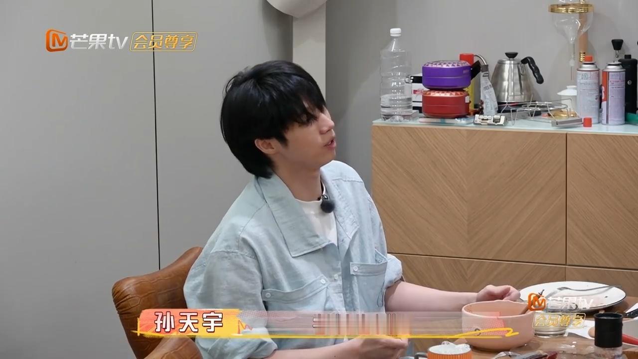 孙天宇答应妈妈30岁不火就退圈孙天宇也太真实了！跟吕严聊起职业规划，说和妈妈有约