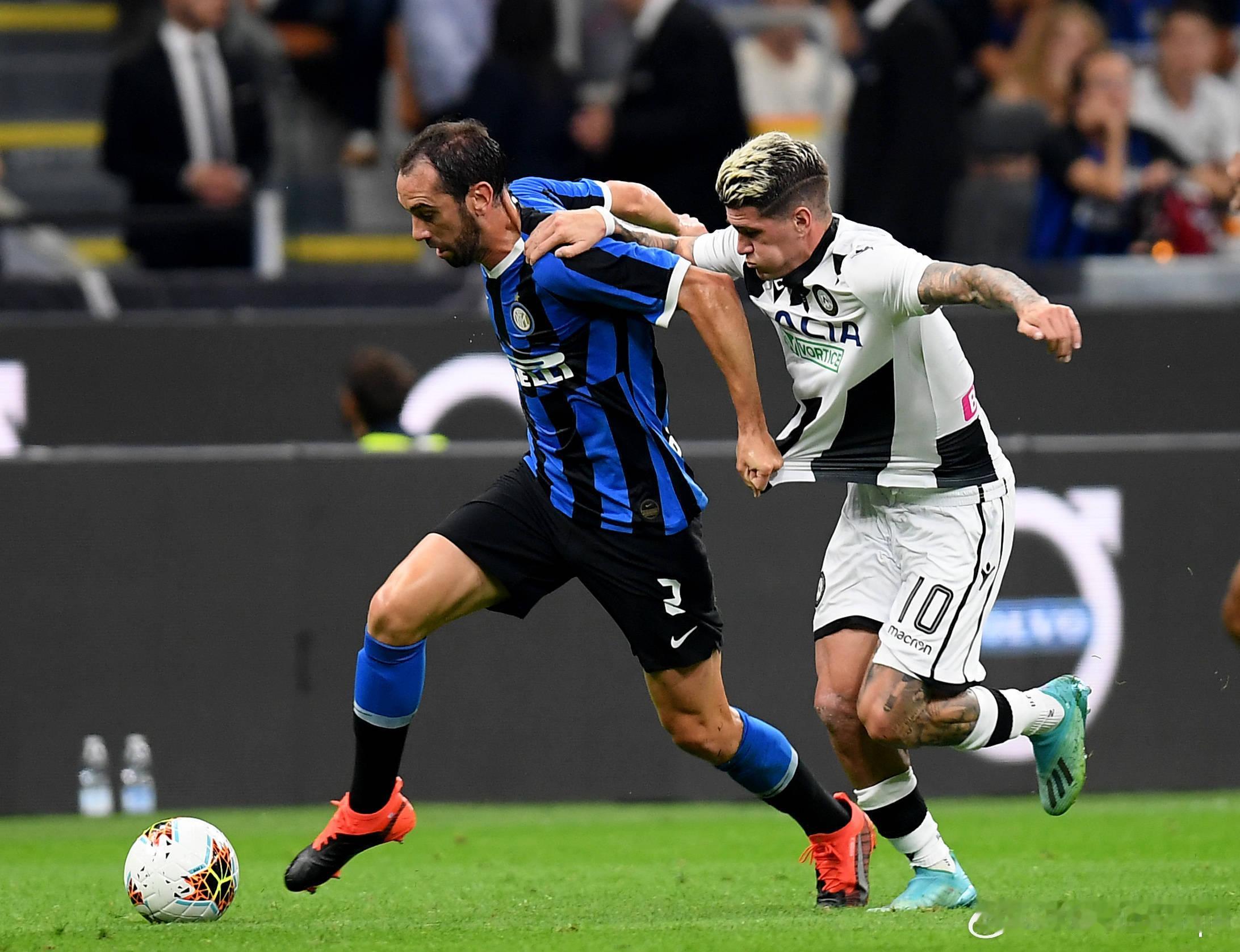 🔥国米4-0横扫科莫！梅阿查今夜只留蓝黑狂欢！       北京时间12月7日