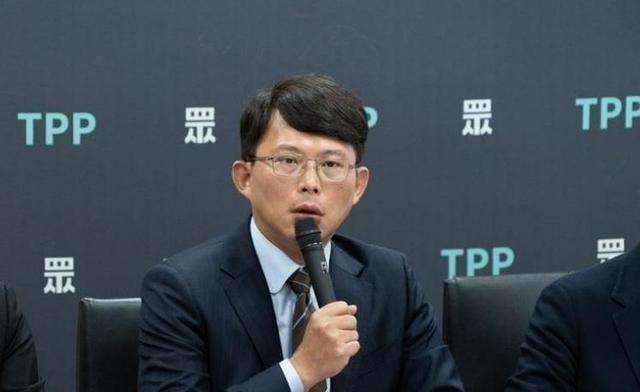 黄国昌突掀苏巧慧旧案，苏撂话“合法不怕查”，李四川的机会在这里……
      