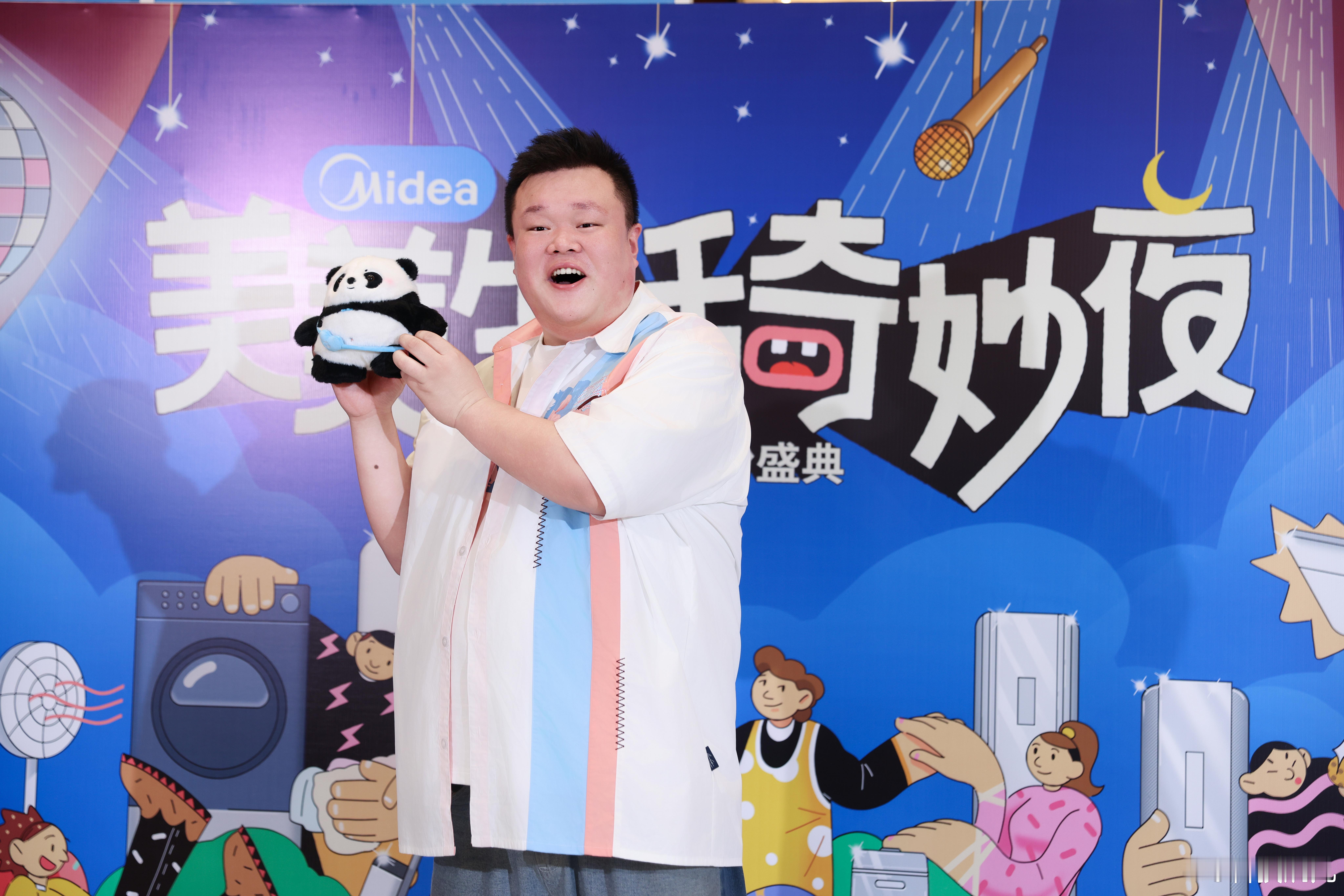 美的首创无外机厨房空调作为一个超级喜欢做饭的美食爱好者， 我可是真爱下厨！但一到
