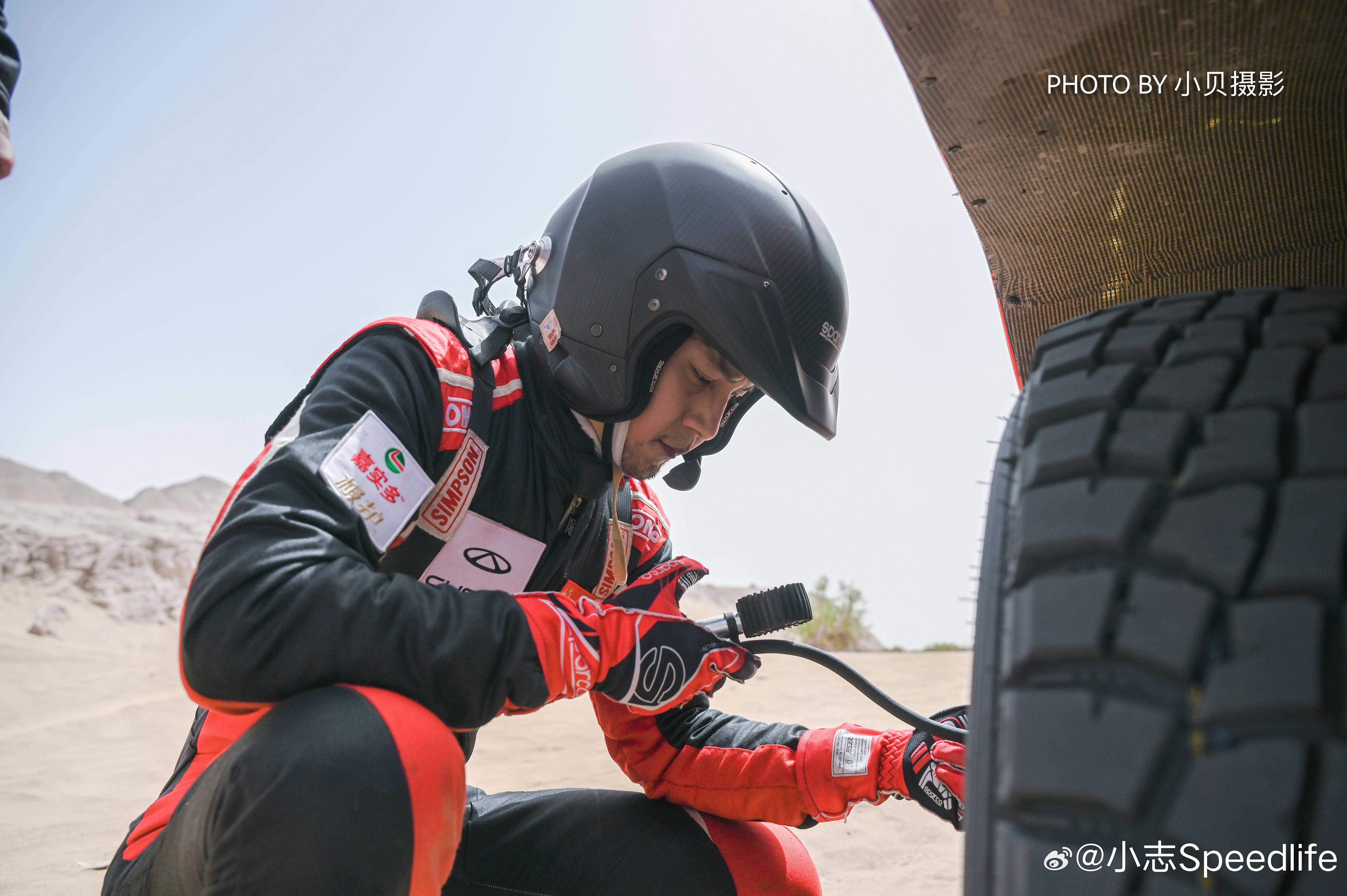 SS5赛段，墨玉红白山赛段，距离出发点大概50公里处进行拍摄，为赛车释放胎压，这