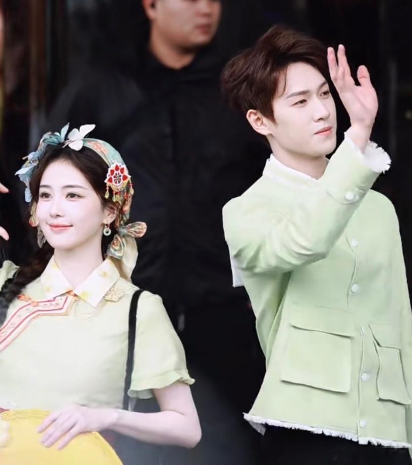 只有白鹿李昀锐演的是夫妻只能看出白鹿李昀锐演的是夫妻奔跑吧 预告里白鹿和李昀锐的