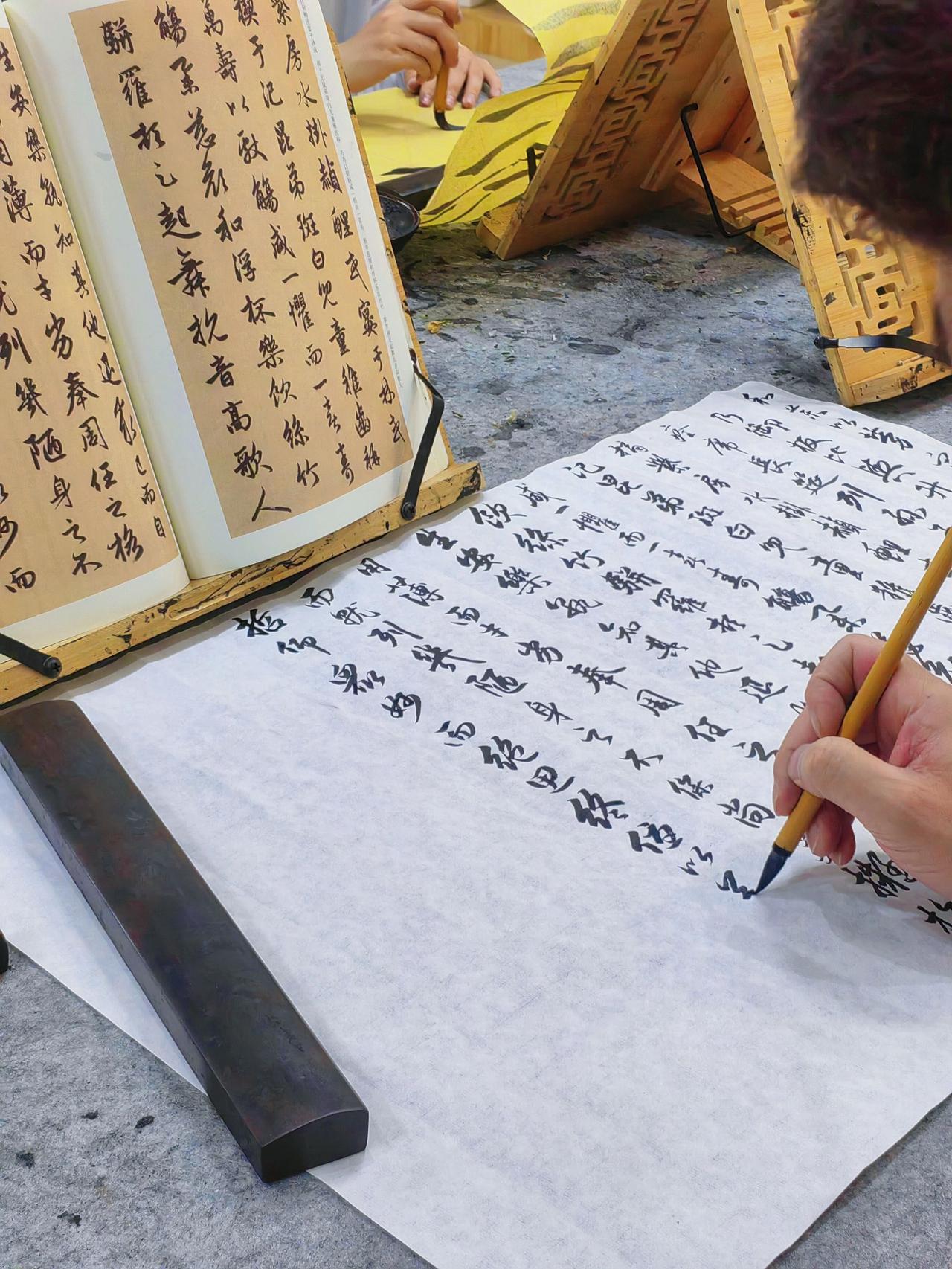 喜欢国风、喜欢笔墨韵味，都可以来学书法国画。成人零基础专属课堂，节奏轻松不赶进度