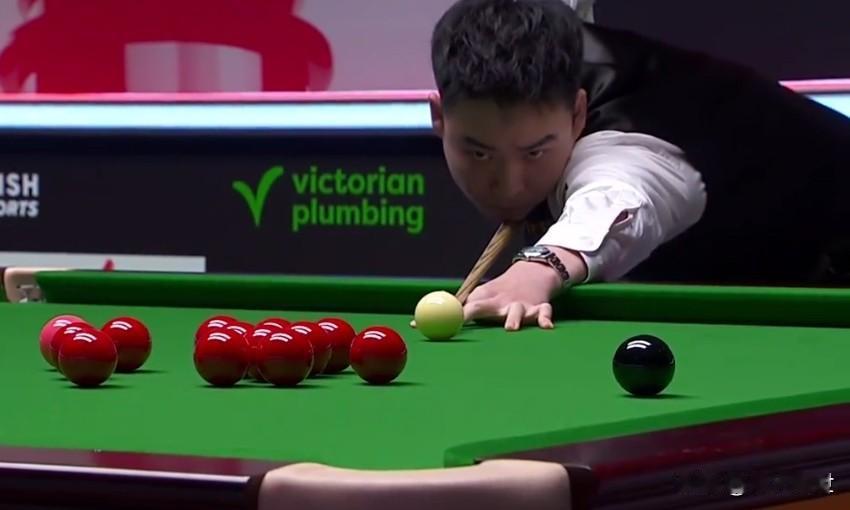 放开手脚、互飙准度！斯佳辉不输特鲁姆普。
2025斯诺克英锦赛，1/8决赛即将展