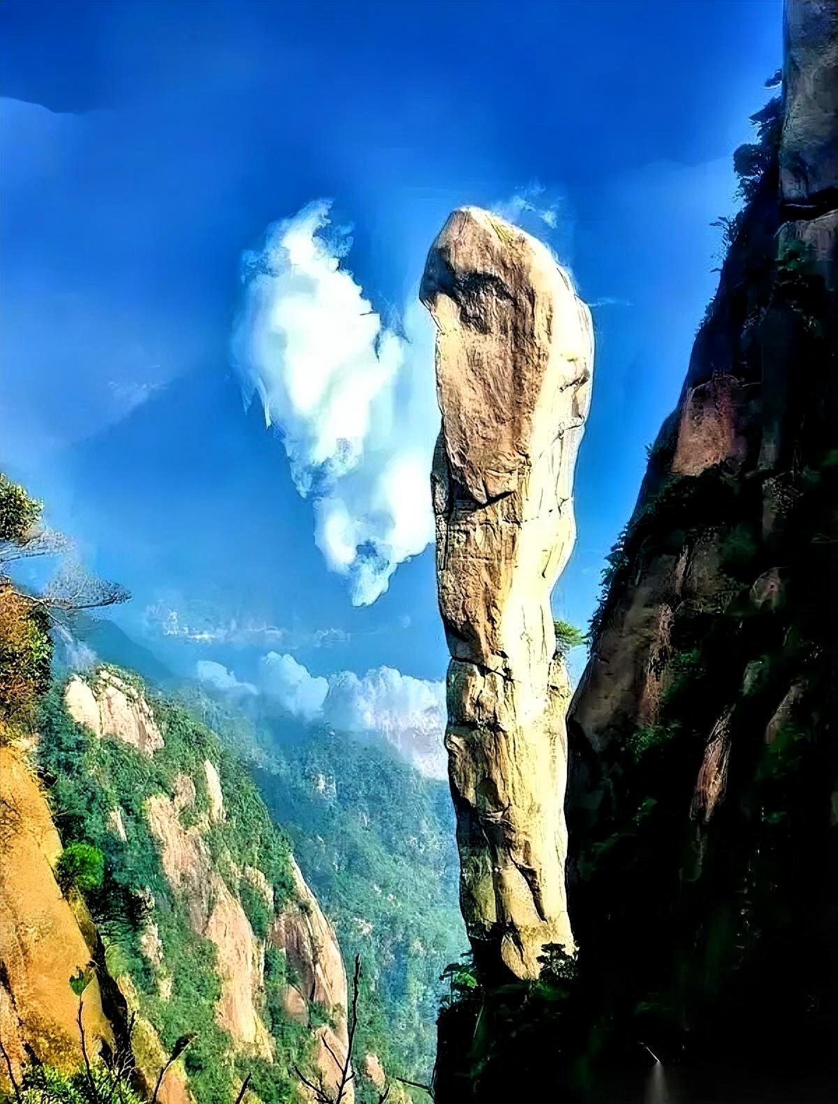 江西那座叫“巨蟒峰”的山，2017年出了件怪事，三名人员擅自进入景区非开放区域，