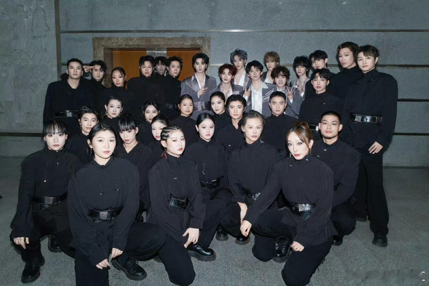 时团路透扑面而来的青春感谁被时团的青春感戳中！状态满分，预感舞台要炸场！ 