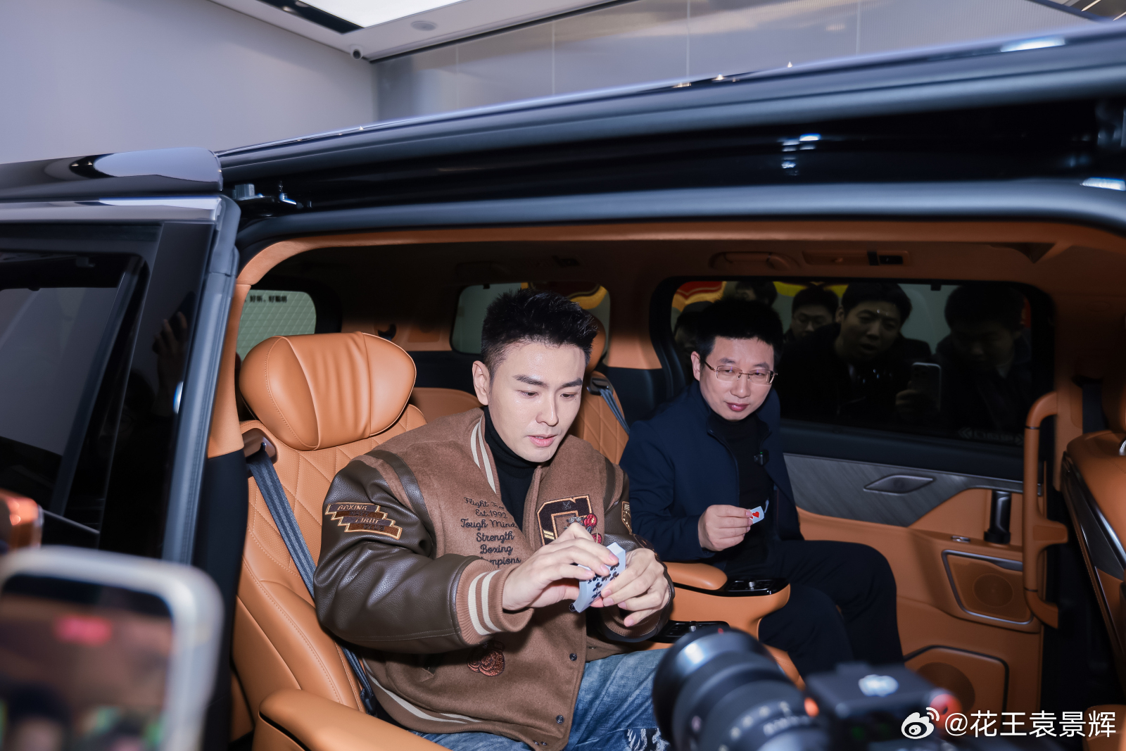 魏牌高山作为央视2026春晚新媒体指定用车，携手春晚魔术师邓男子，在3月份以「大