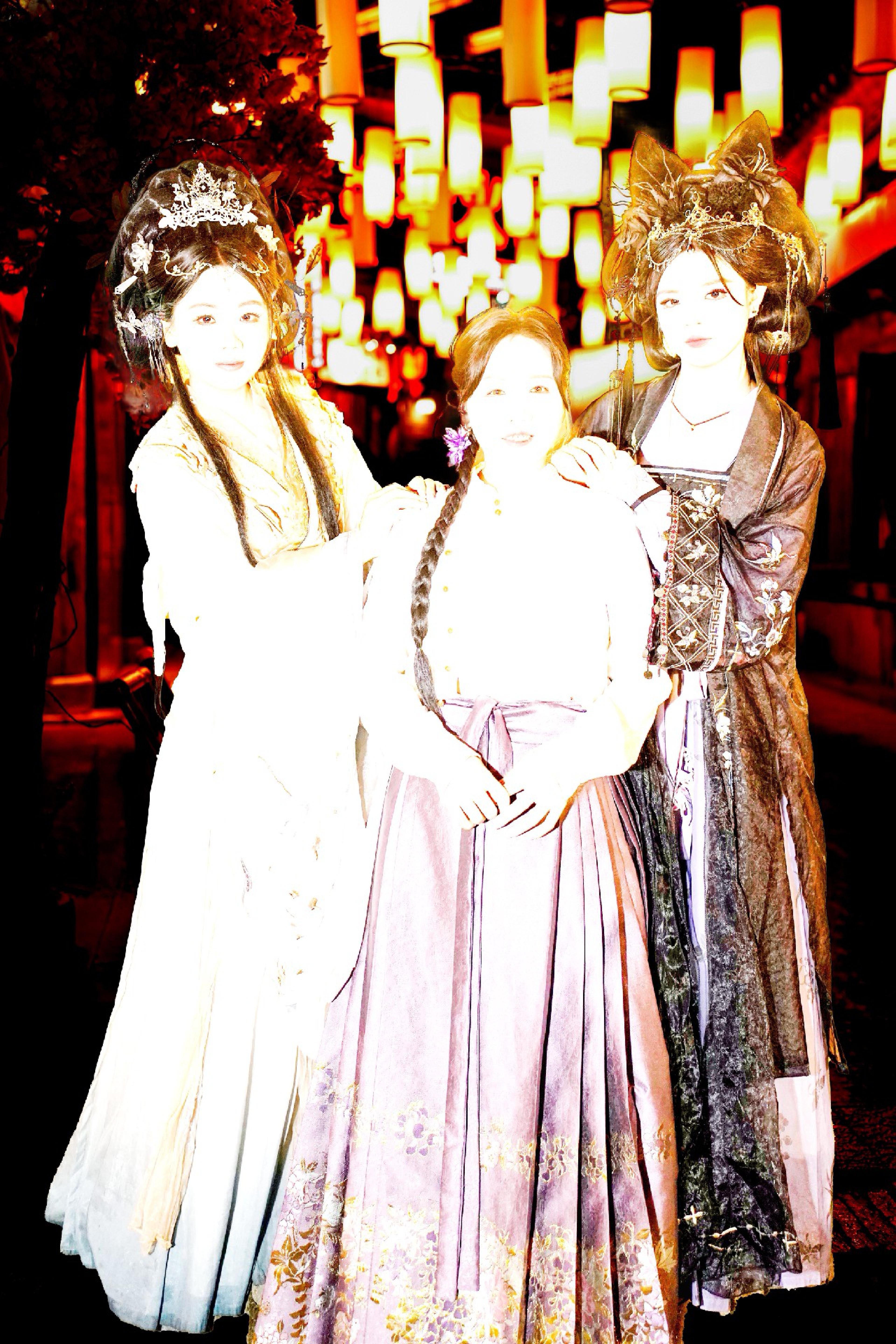 2个小姐姐带上妈妈专门找我拍冷白皮，拍完后她妈妈很满意