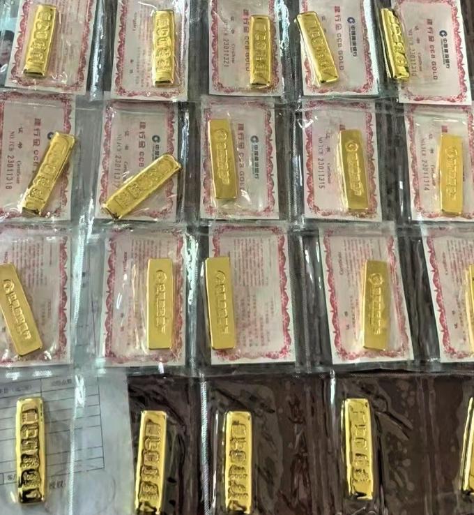 890这个数字，最近盯着黄金看的人应该都不陌生。
前几天金价蹭蹭往下掉的时候，好