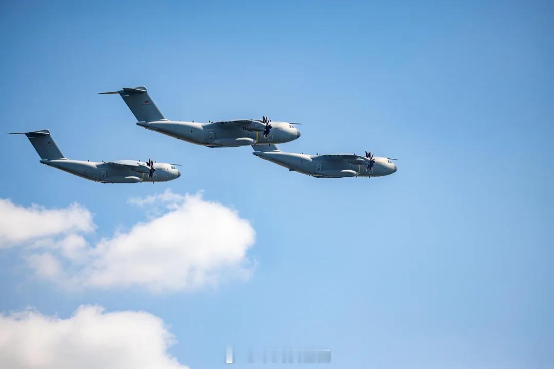 烽火问鼎计划 A-400M运输机编队飞行 ​​​