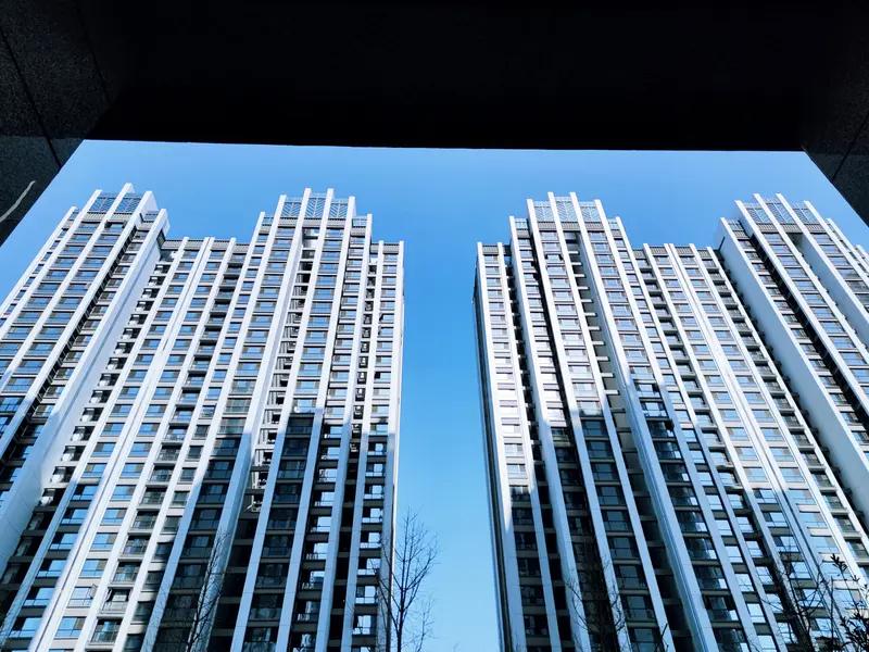 何止如此，腰斩！

房地产始终是牵动中国宏观经济、地方财政与居民家庭资产的核心支