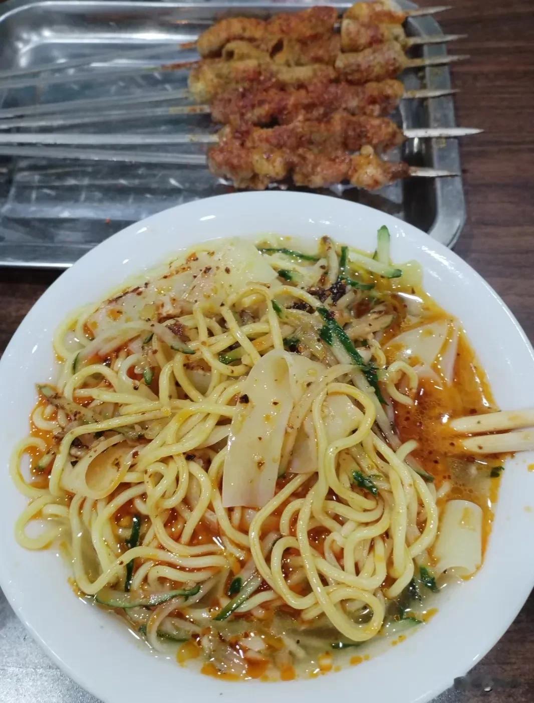 下午手机微信响了，我拿起手机，看到是小叔子给我打的微信视频，我犹豫着，接，还是不