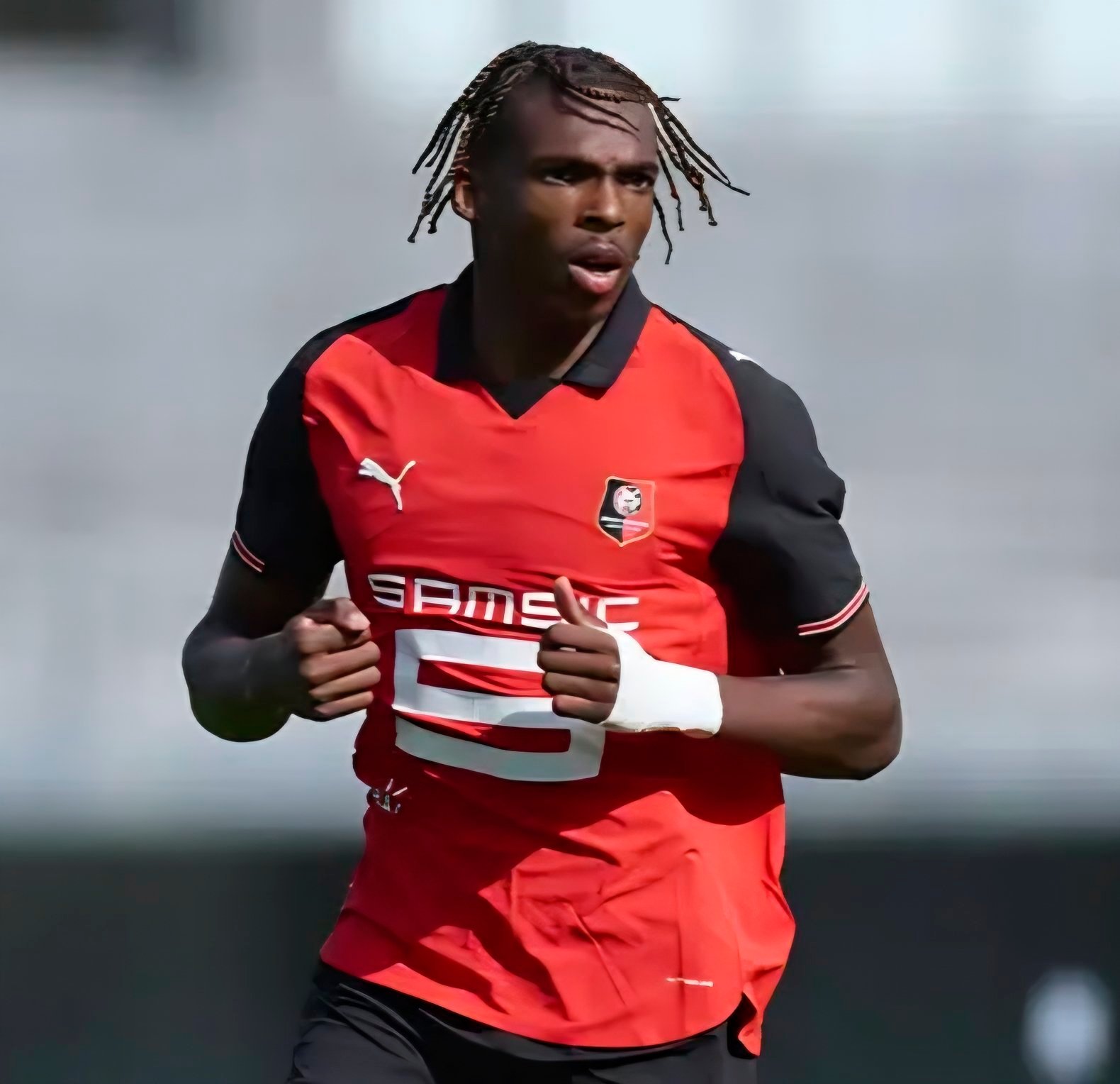 🚨切尔西正在继续为杰里米·雅凯谈判，这位球员热衷于此举，他现在是切尔西的首要任