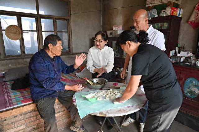 桑榆沐秋暖 烟火慰重阳 调兵山市顾家房村暖心服务关爱孤寡老人
