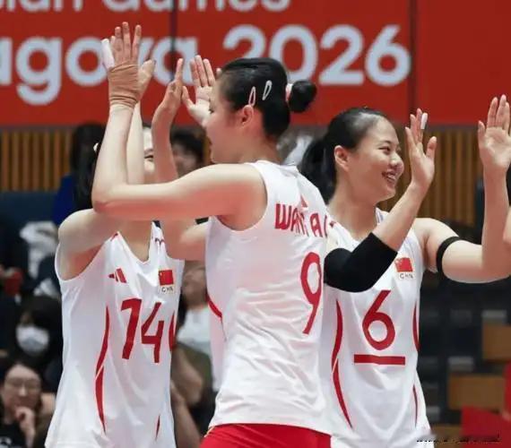 中国女排前脚亚运会全胜夺冠，后脚队长龚翔宇就官宣加盟日本联赛，这事在网上直接炸锅