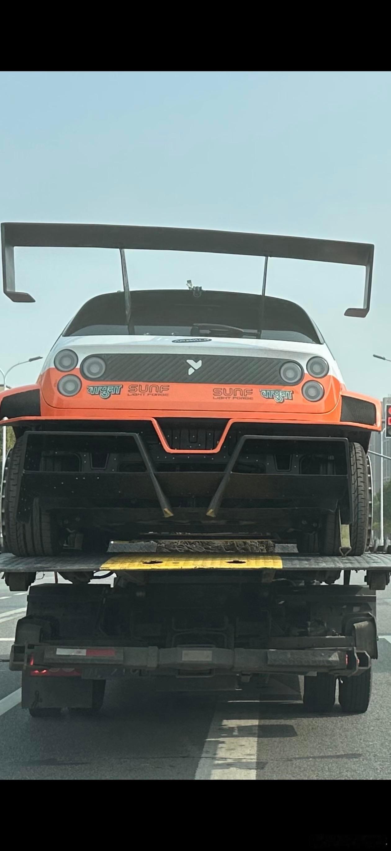 萤火虫上不上飞驰人生 3？这答案就留给大年初一了。