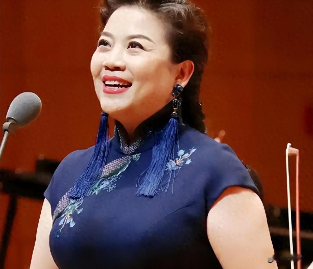 不结婚的女歌唱家，春晚唱了25次，她到底图啥？
张也是个普通人，不是神，也没活在