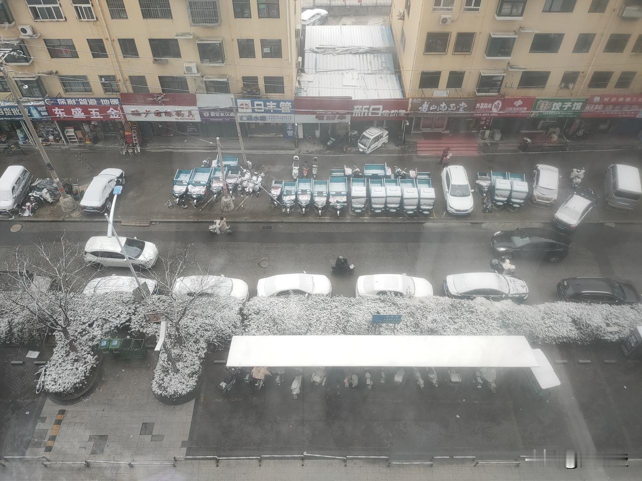 人生不如意十有八九，谁都躲不过。面对不如意，心态得先稳住。别老抗拒抱怨，接受现实