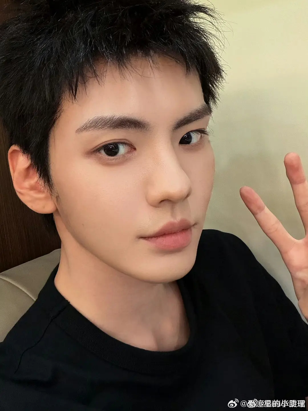 毕雯珺的脸…这是美颜还是do了？ 