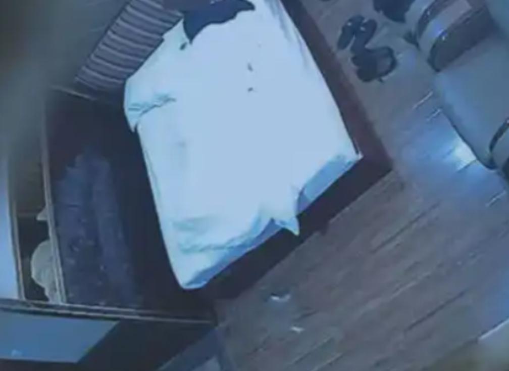 江苏无锡，男子带着女友去酒店里约会，二人入住后着急就亲近了一番，完事后俩人都没留