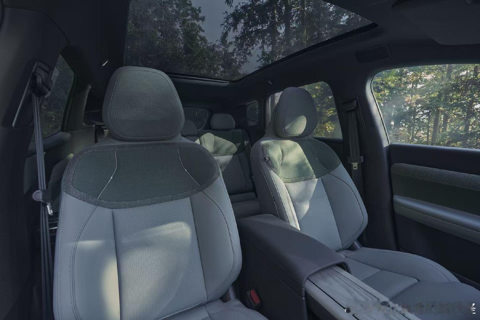 25万买沃尔沃豪华混动如今大家买车越来越理性，不再盲目跟风拼参数，更看重实用与自