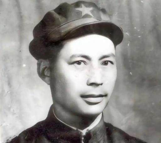 [微风]1952年，67军军长在朝鲜离奇去世，彭老总去医院探望，看到遗体的那一刻