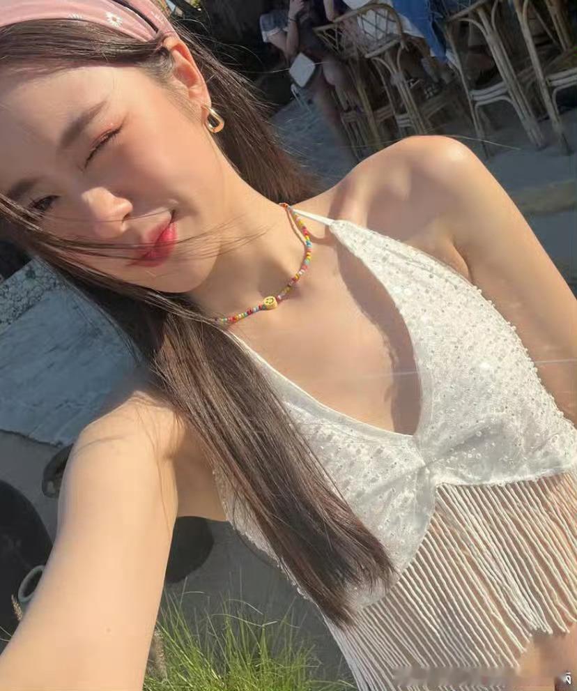 BamSaralee[超话]  完全是行走的画报了！！！ ​​​