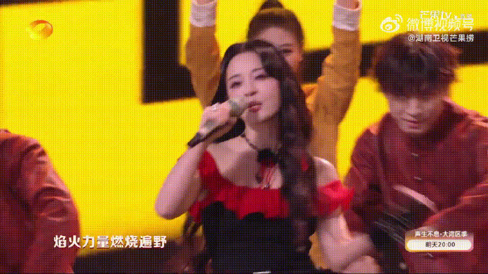 李莎旻子说唱首秀  李莎旻子的说唱首秀简直太酷了！她的节奏感和表现力都非常出色，
