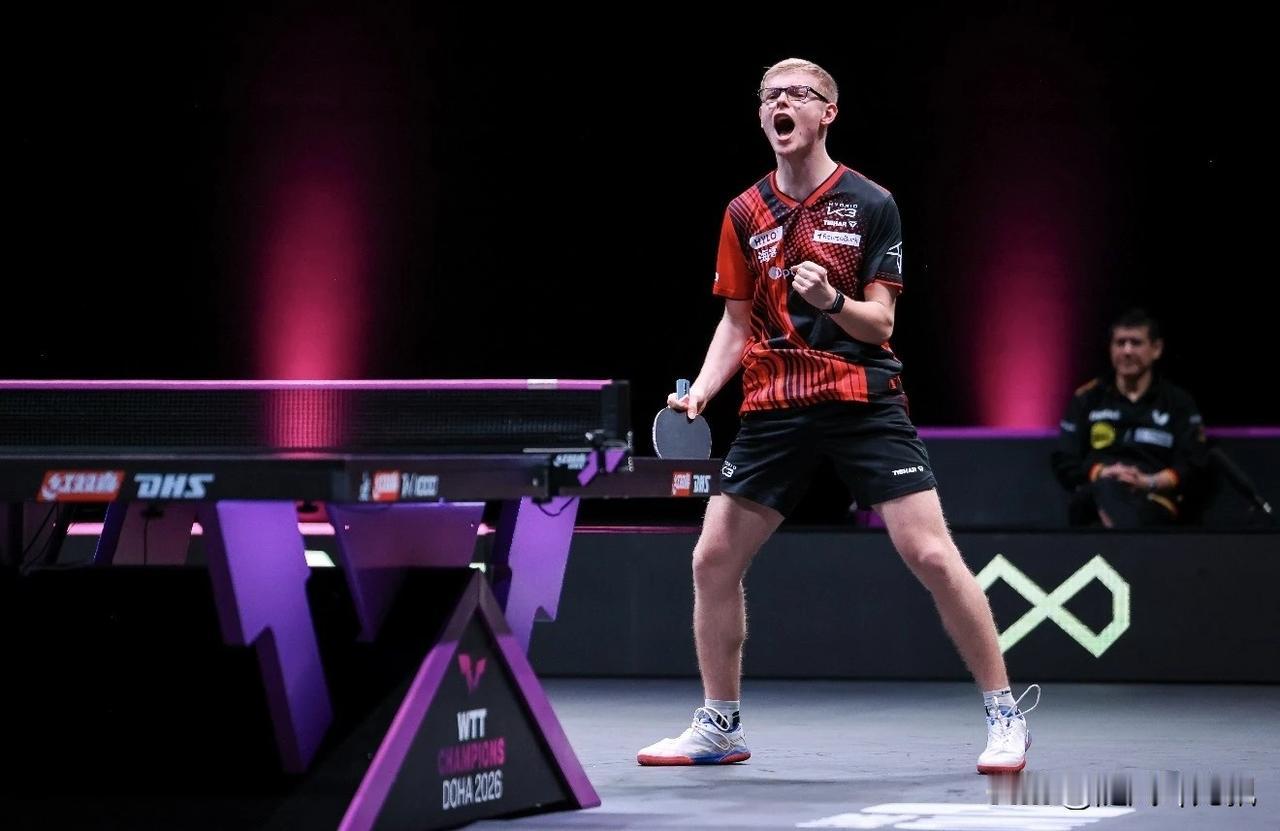 当直拍对上直拍，F·勒布伦是不是太过血腥了，3：0赢下邱党也就算了，第一局还打了