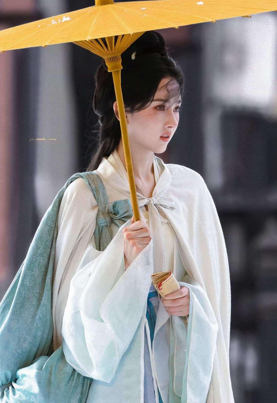 才后知后觉知道宋祖儿本名叫孙凡清，从小看她的戏长大，一直默认这就是本名。突然换成