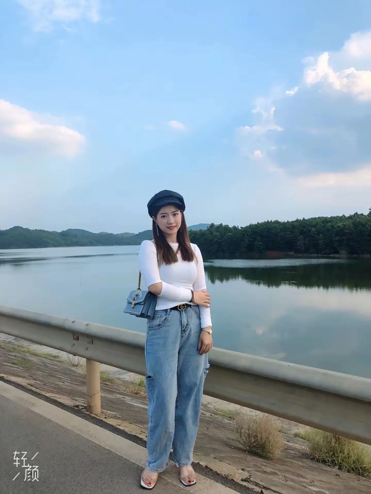 “五一就不约了，贫困叫我潦倒，西北叫我去喝风，太忙了，我考虑买个地球仪...