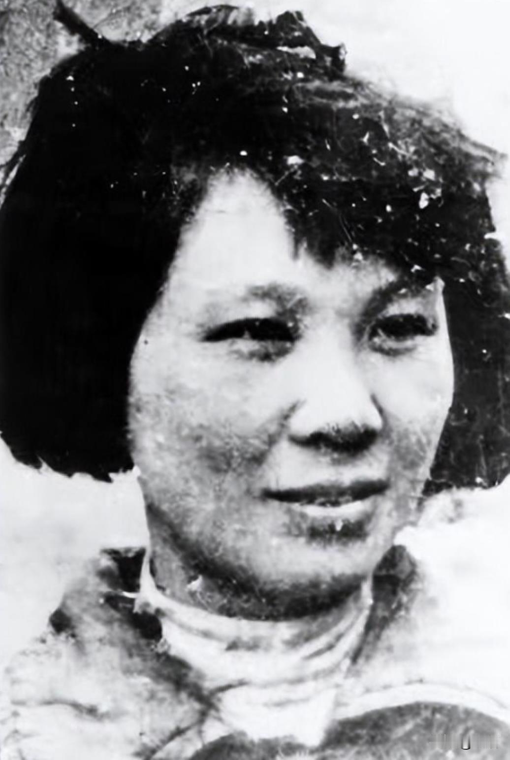 1975年，四川挖出了一具女尸，鉴定后确定她是中央一直在找的人
 
1912年，