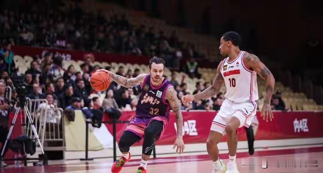 青岛战浙江，约个pk韦斯瑟庞成焦点！
今晚有一场重头戏上演，青岛主场对阵浙江，也