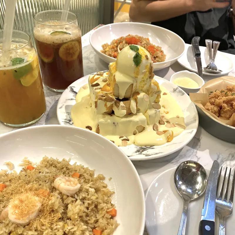 今日美食记录 今日美食太丰盛啦！看到一个下厨vlog，里面有小猫图案的脆皮酸奶冰