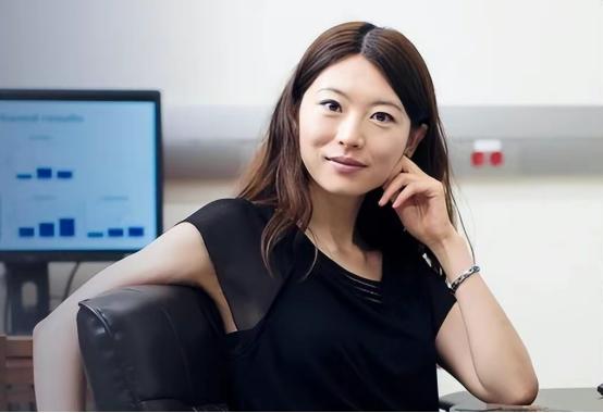 “我宁愿在美国住下水道，翻垃圾！也不回中国！”谁能想到，说出这句话的人，竟然是满