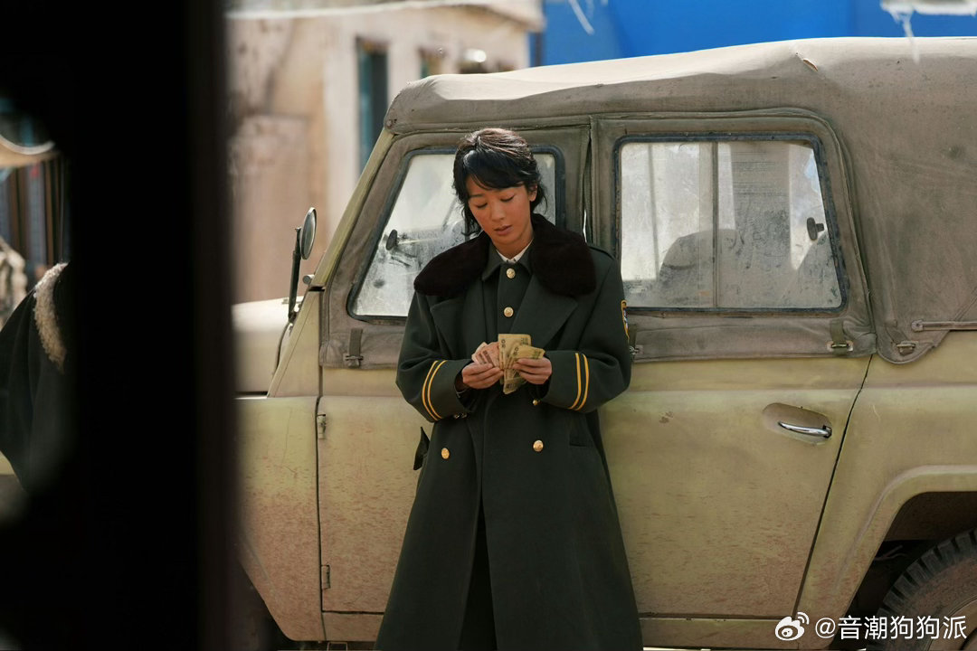 杨紫重返生命树拍摄地杨紫故地重游回忆生命树 看到杨紫在德令哈的照片，突然想再看一