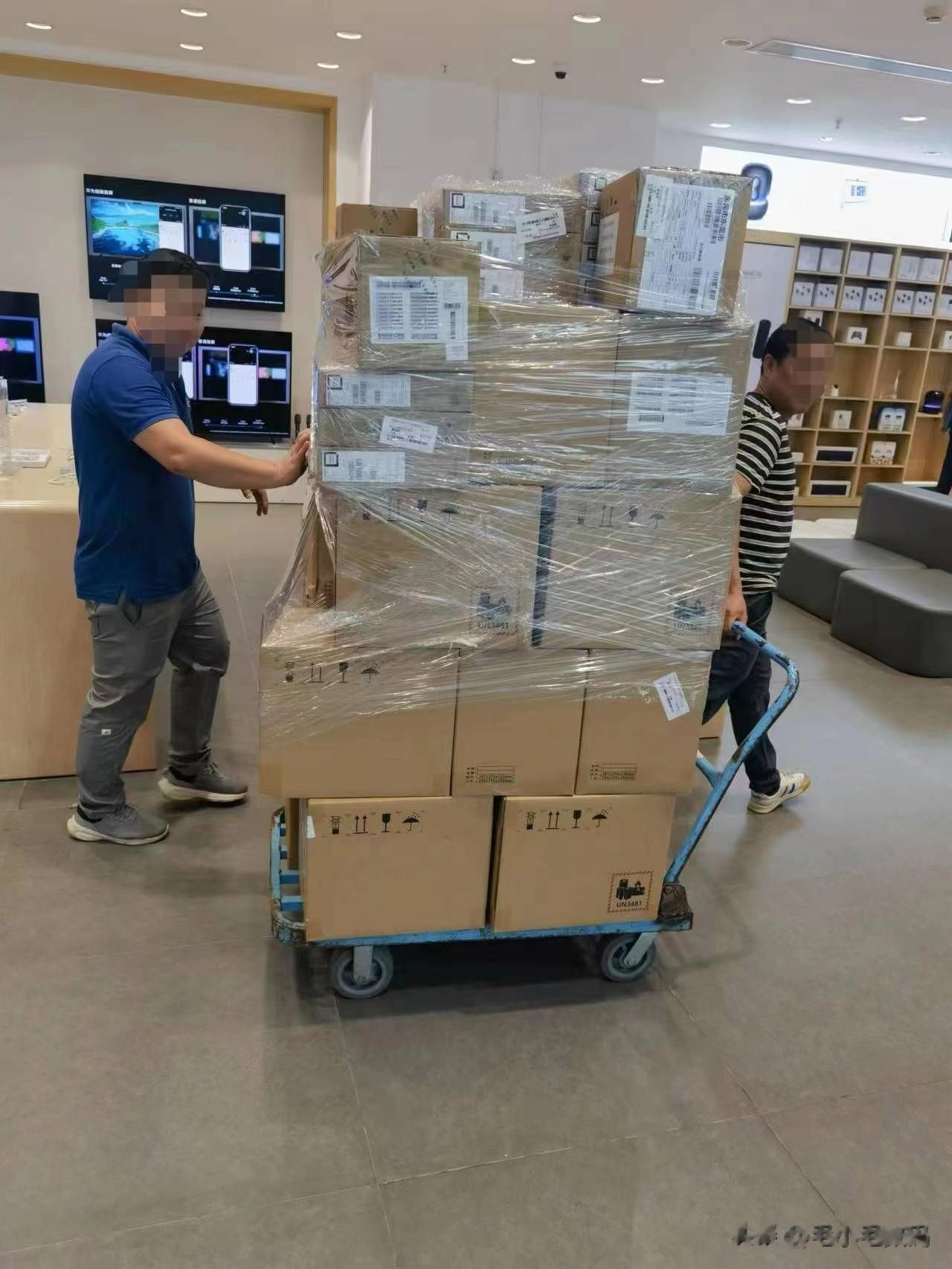 你在店铺预定的华为mate 60在路上了~

目前华为Mate60系列中的Mat