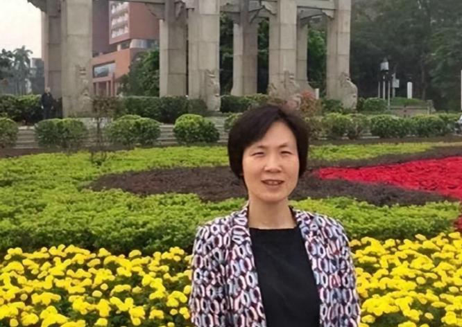 她荣获了15项专利却放弃了在美国年入千万的待遇，毅然决定回到了祖国！

（信息来