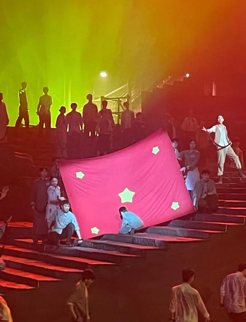 不懂就问，这是什么旗?
在重庆磁器口看1949大剧院演出，看到这个旗子，有什么说