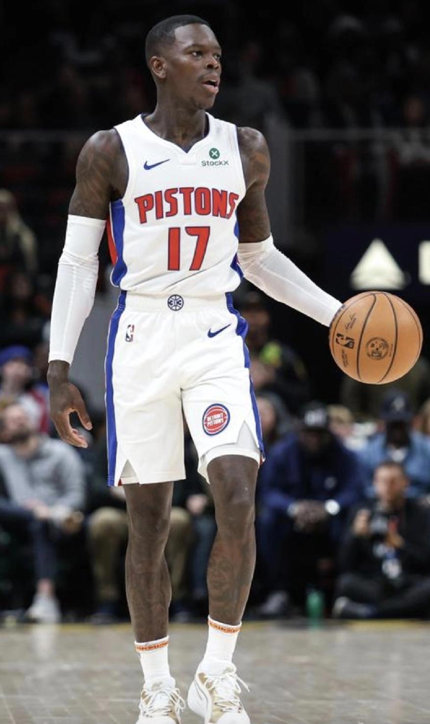 在欧洲赛场大杀四方的小黑哥，回到NBA后，简直就是灾难。
骑士和尼克斯东决首战，