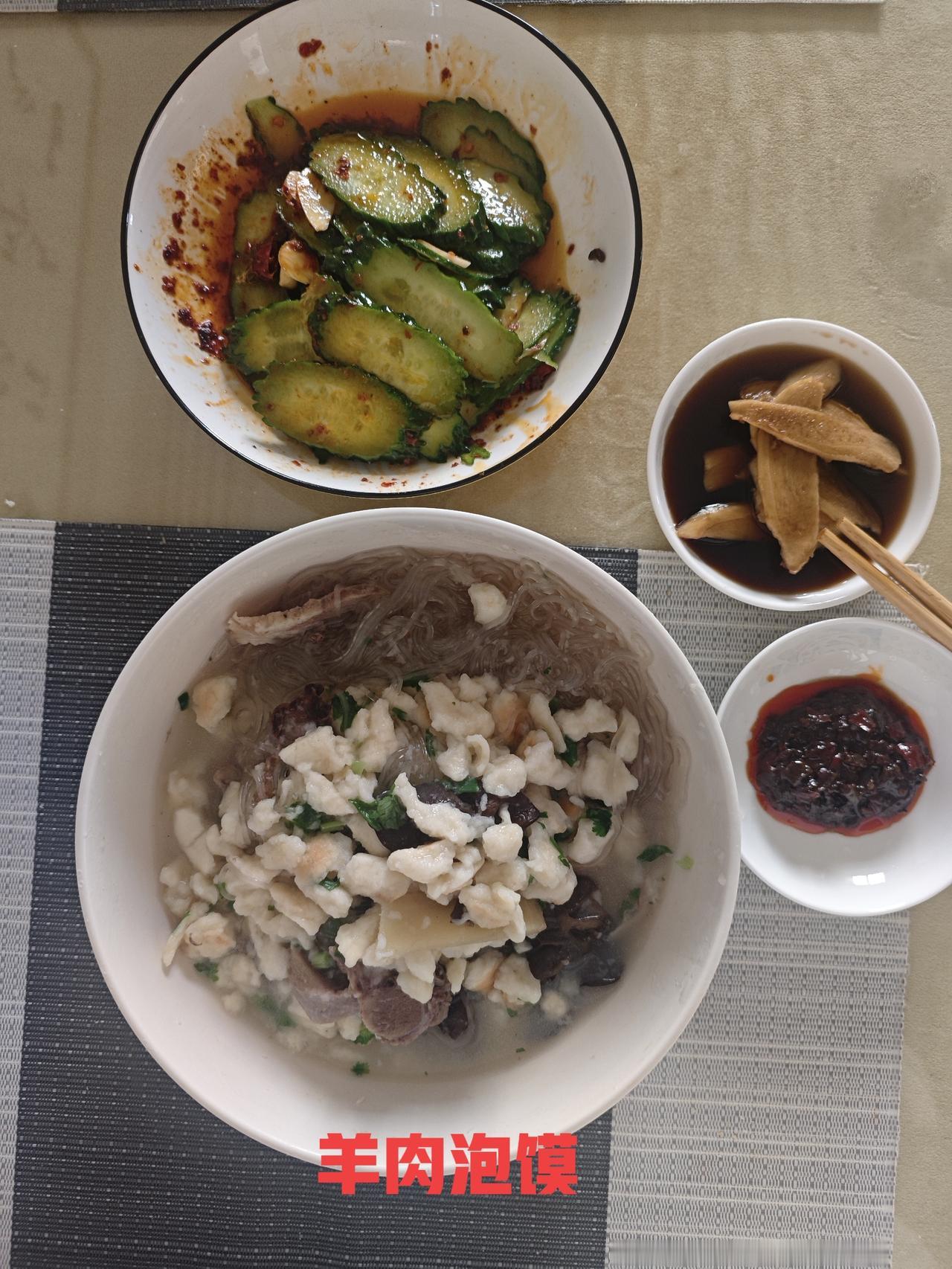 最近羊肉吃的有点多

羊肉，可以说是我们陕西人最喜爱的美食之一，特别是秋冬季，一