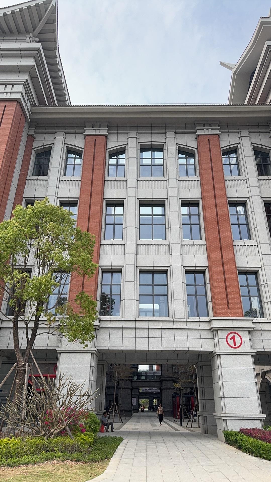 吃饭量也很小，天天没有吃饭的想法，一点也吃不进去，连半碗菜和饭都没有，就是二口饭