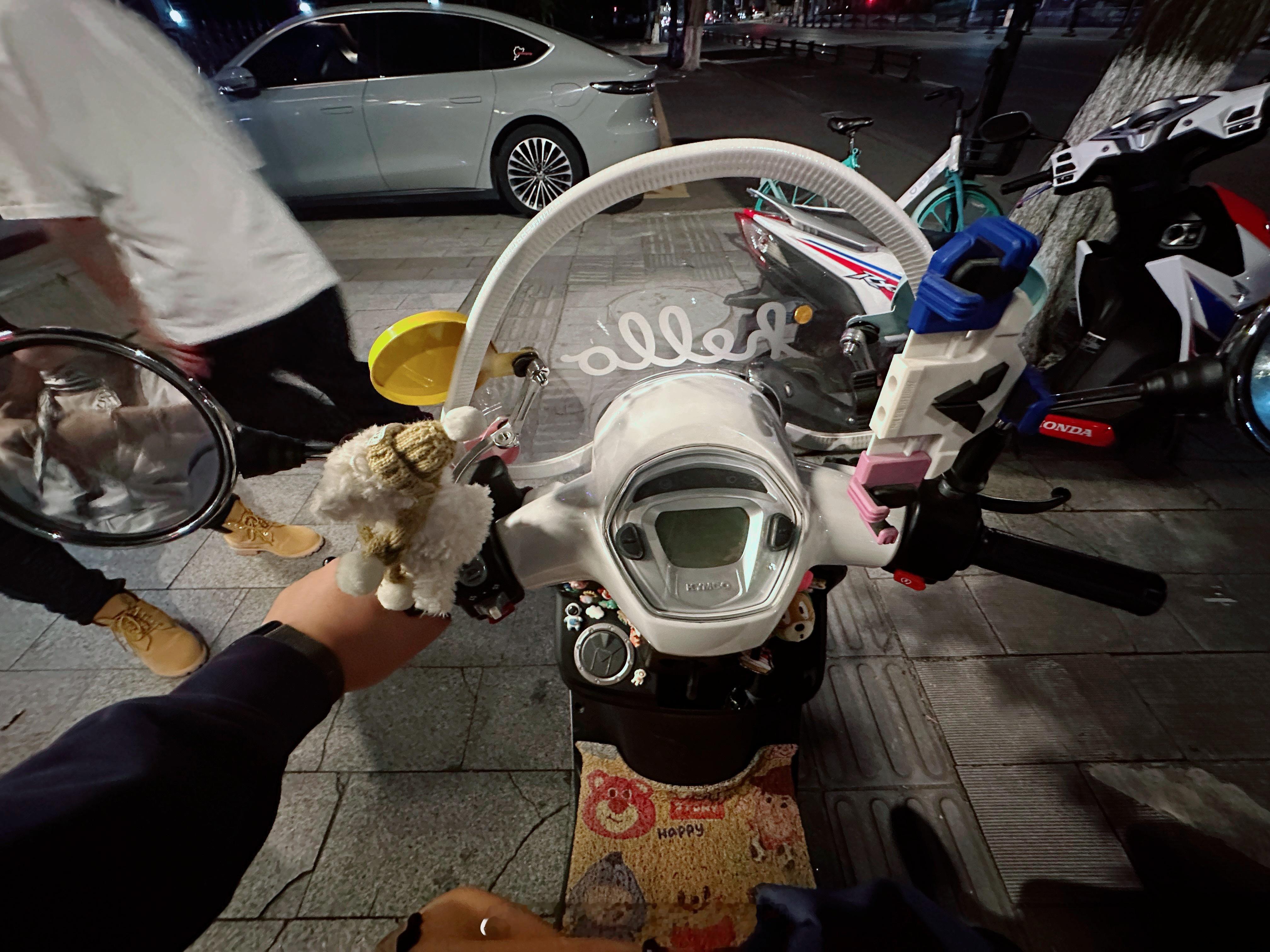 今晚骑个“小可爱”回家[坏笑]#米帅的车生活#  ​​​