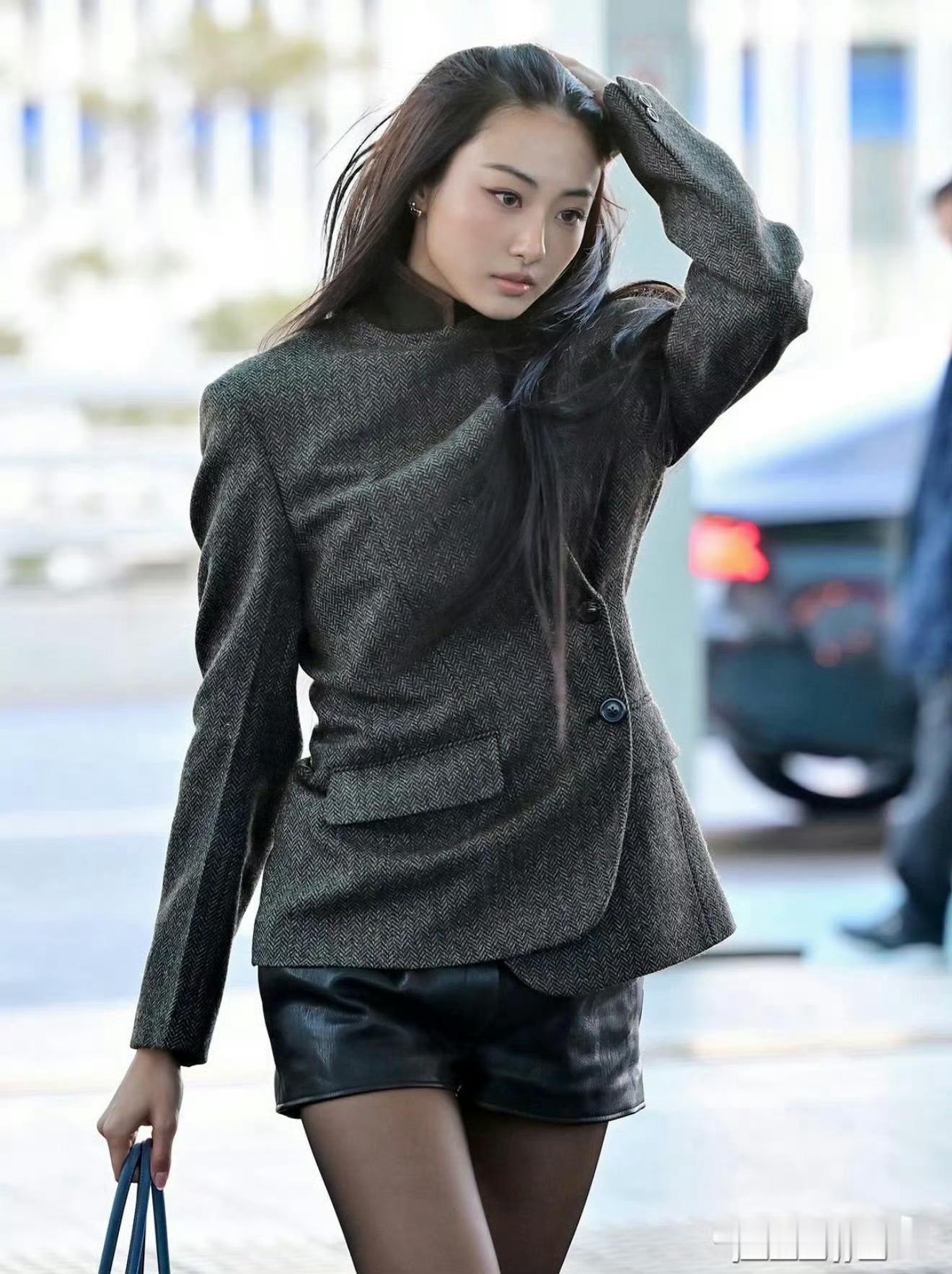 Gawon × PRADA 2026秋冬男装大秀机场出发造型 📸 米兰男装周男