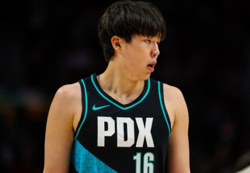 11月20日 今日NBA常规赛，开拓者对阵公牛的比赛正在进行中。第二节比赛结束，