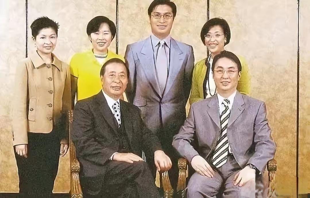 2006年，李家诚与徐子淇大婚，李兆基十分开心，各种送钱送豪宅毫不吝啬，但婚后徐