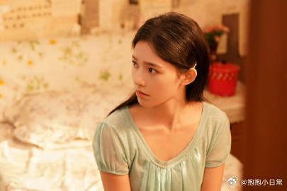 林允被郑晓龙认证的细腻演技 郑晓龙导演称林允的演技非常细腻，尤其在《冬去春来》中