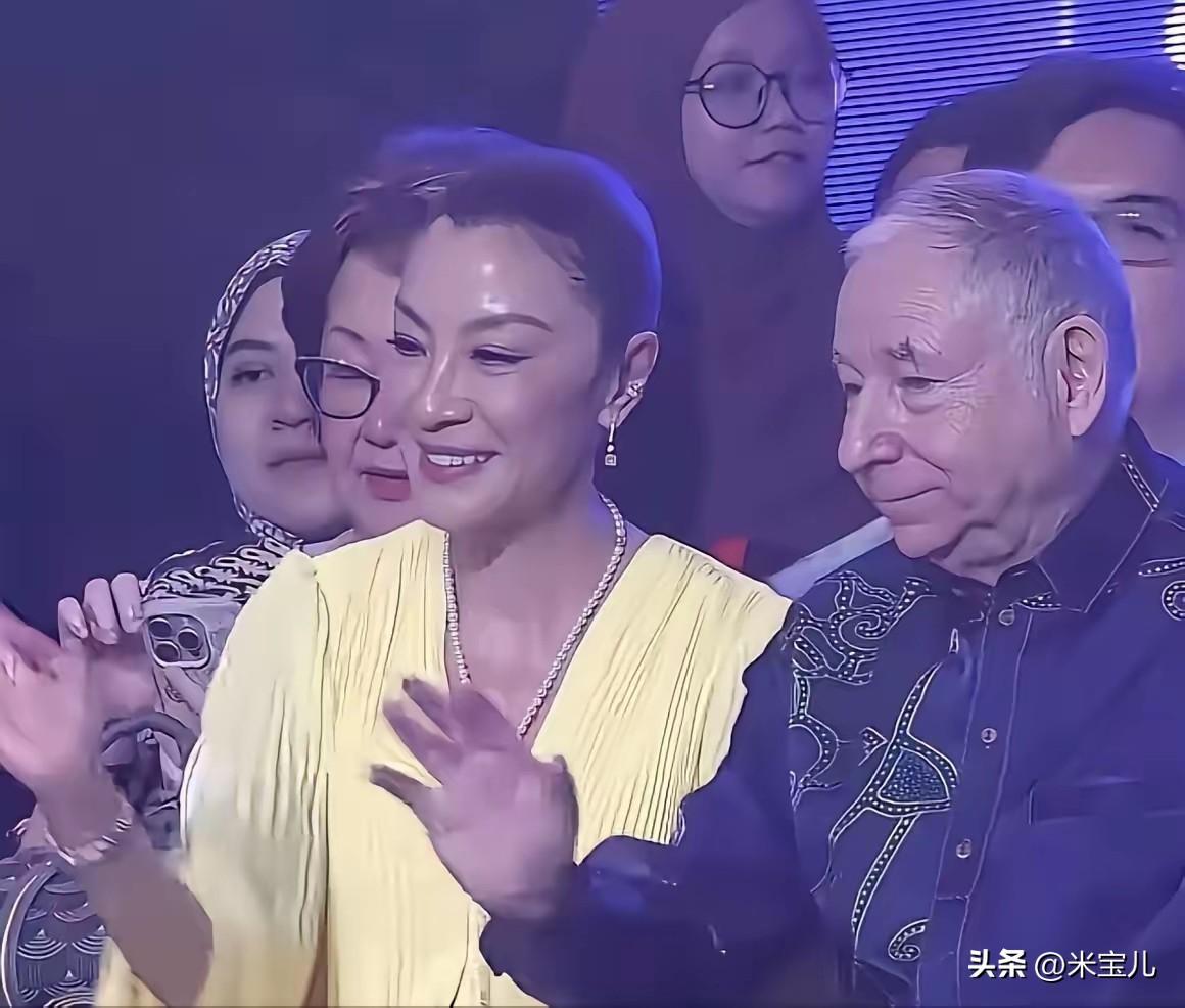 有个问题我一直想不通，
为什么中国女明星宁可找外国的老头，
也不找中国的同龄男人