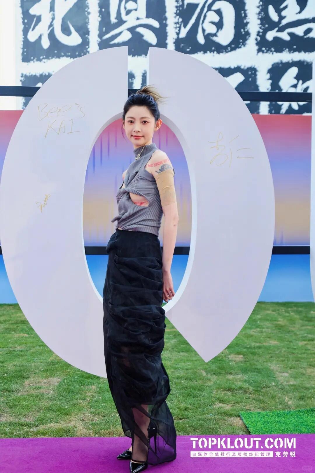 痞幼线下和网上判若两人，不过生图下这个状态在网红届还是很能打的。 