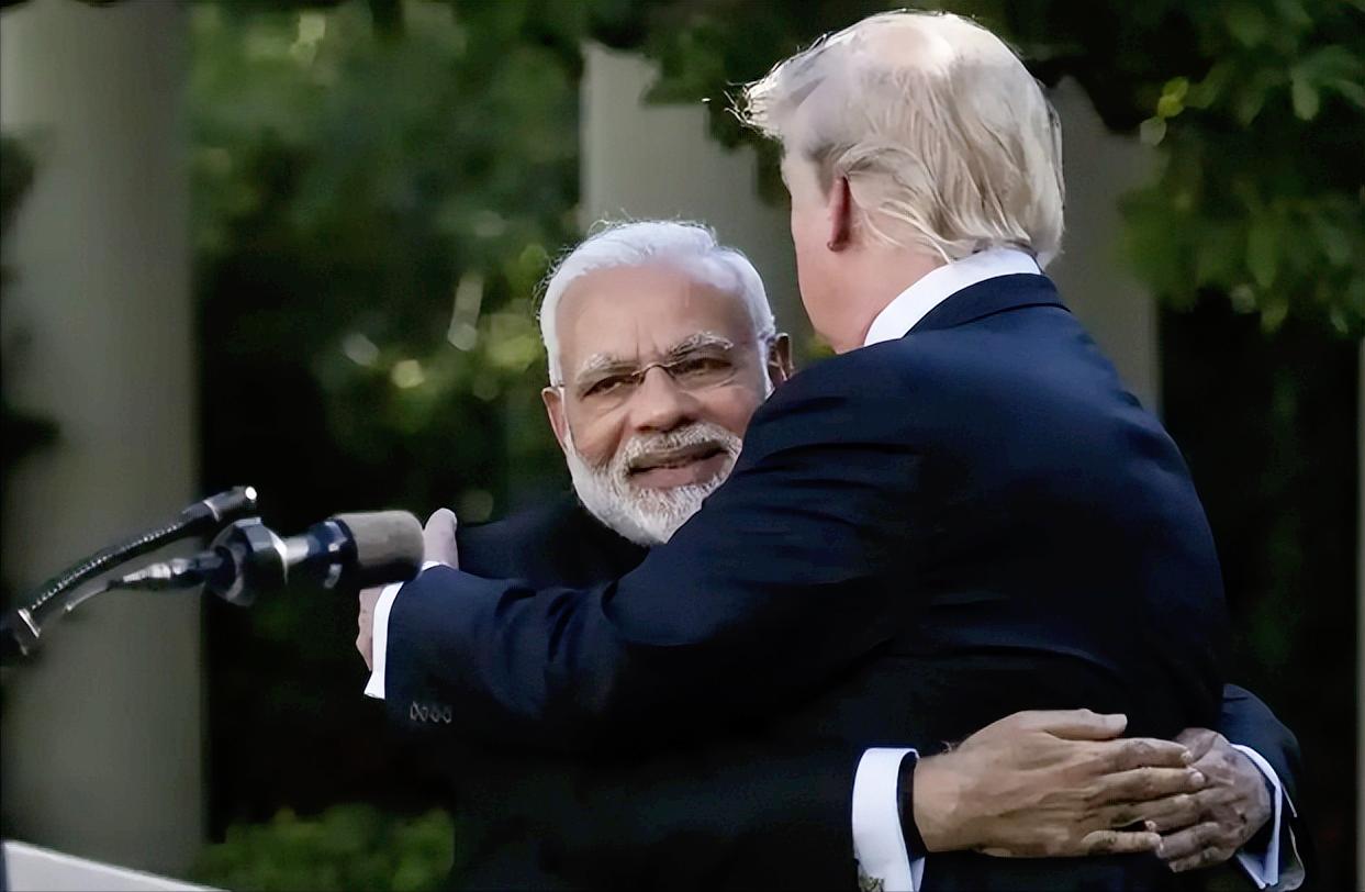 说起印度，大家的印象之一就是经常在大国之间 “两边讨好”，但西方国家很少像针对其